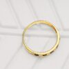 18K SORTIJA ORO AMARILLO CIRCONITA VERDES Y BLANCAS. ANCHO CUERPO 2.5 MM - Imagen 2