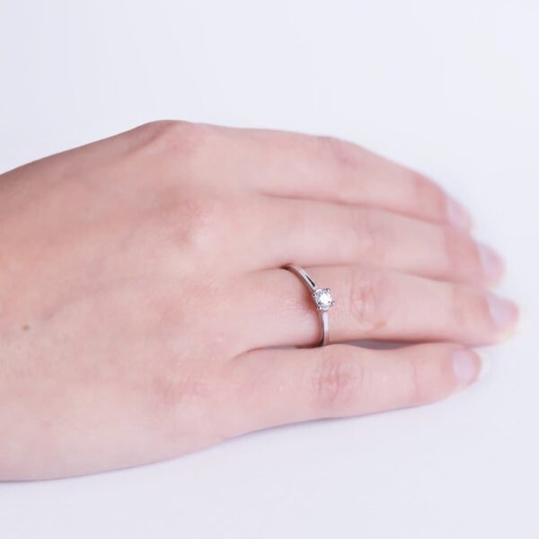 18K SOLITARIO DIAMANTE TALLA BRILLANTE ORO BLANCO 0.150 QTS. SI-H - Imagen 2