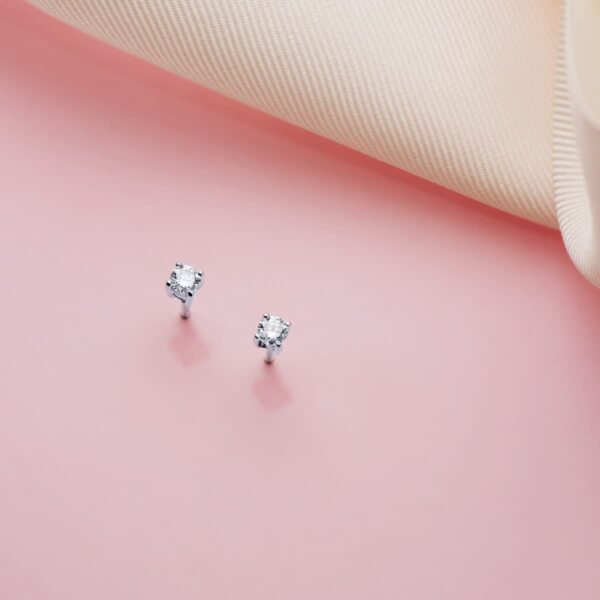 18K PENDIENTES ORO BLANCO DIAMANTES 2,75 MM 0,20 QTS. SI-H CIERRE PRESION 3X3 MM - Imagen 2