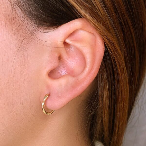18K AROS ORO AMARILLO HUECOS RETORCIDOS. 14X2 MM - Imagen 3