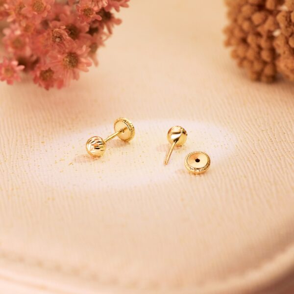 18K PENDIENTES ORO AMARILLO BOLA TALLADA 4 MM TUERCA - Imagen 2