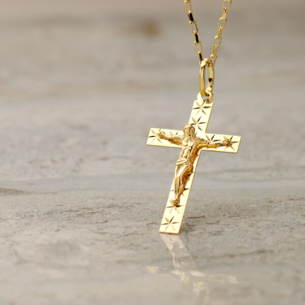 18K CRUZ ORO AMARILLO CON CRISTO TALLADA 34X19 MM - Imagen 2