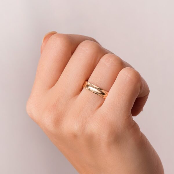 18K ALIANZA ORO AMARILLO BRILLO Y BORDES TALLADOS. ANCHO 4 MM. TALLA: 20 - Imagen 3