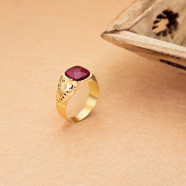 9K SELLO ORO AMARILLO CON PIEDRA RUBI SPINEL 9X9 MM LATERAL TALLADO - Imagen 2