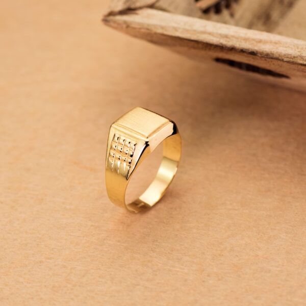 18K SELLO ORO AMARILLO CABALLERO HUECO LATERAL BRILLO. ZONA GRABADO: 10X9 MM - Imagen 2