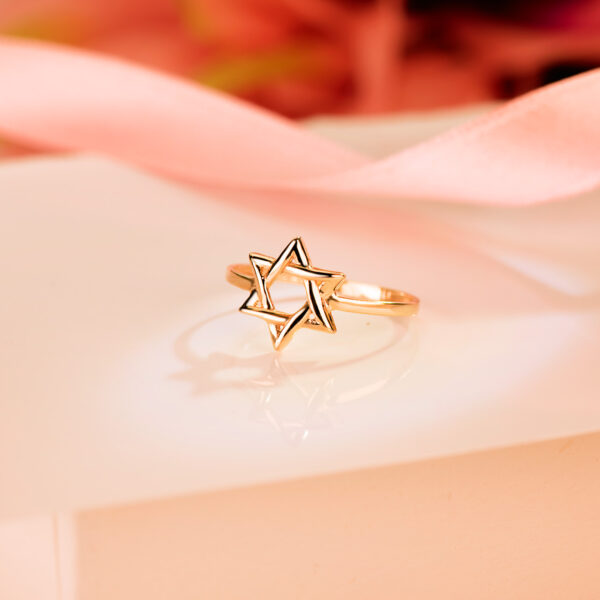 18K SORTIJA ORO AMARILLO CON ESTRELLA DE DAVID 10 X 9 MM. ANCHO: 1,2MM - Imagen 2