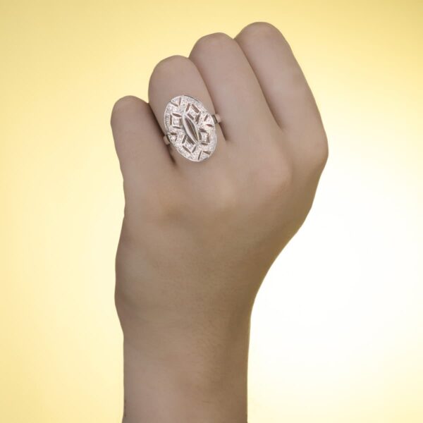 18K SORTIJA ORO BLANCO MOTIVO LANZADERA 23X15 MM CON CIRCONITAS. ANCHO: 23 MM - Imagen 3