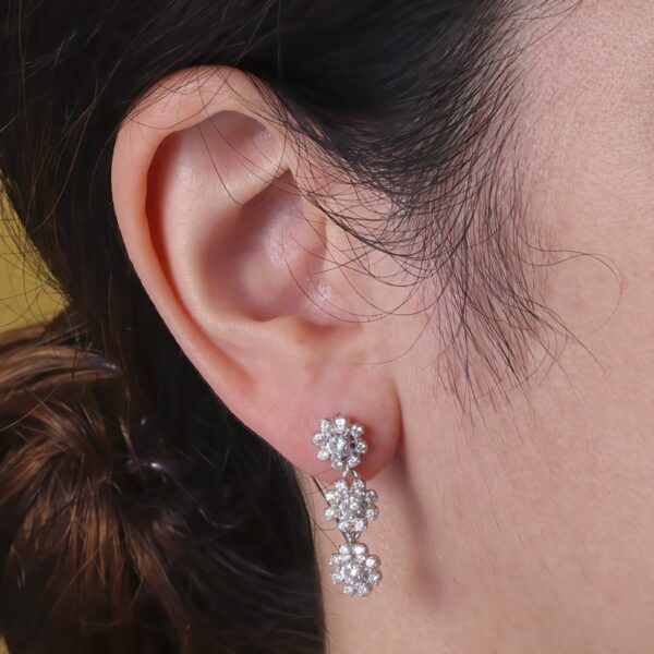 18K PENDIENTES ORO BLANCO JUEGO NOVIA LARGOS TRES CUAJOS 25X8 MM CIERRE PRESION - Imagen 2