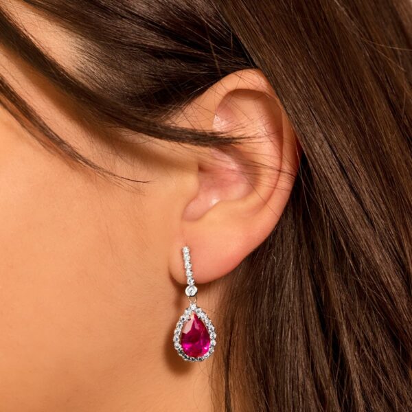 18K PENDIENTES ORO BLANCO DOS CUERPOS CON PIEDRA ROJA 12 X 8MM. 33X12MM CIERRE PRESION - Imagen 2