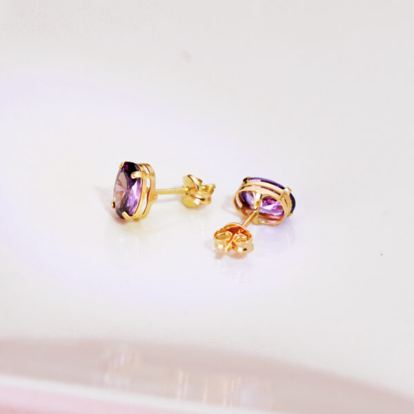 18K PENDIENTES ORO AMARILLO OVAL PIEDRA AMATISTA 7 X 5 MM. CIERRE PRESION - Imagen 2