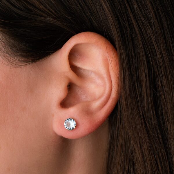 18K PENDIENTES ORO AMARILLO REDONDOS PIEDRA AZUL 6 MM. CIERRE PRESION - Imagen 3