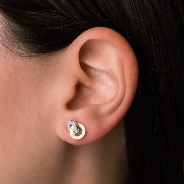18K PENDIENTES ORO BICOLOR DOBLE ARO LISO Y GRECA 10 X 7 MM. CIERRE PRESION - Imagen 3