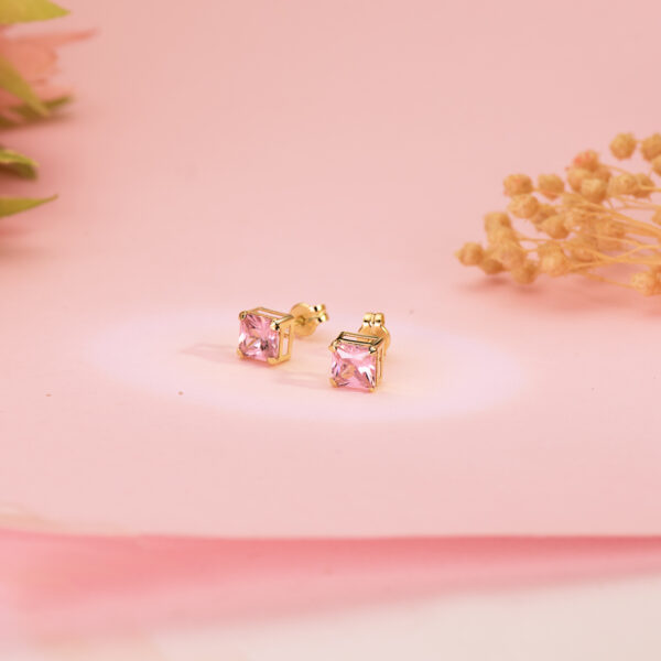 18K PENDIENTES ORO AMARILLO CUADRADOS PIEDRA COLOR ROSA 5,5 X 5,5 MM. CIERRE PRESION - Imagen 2