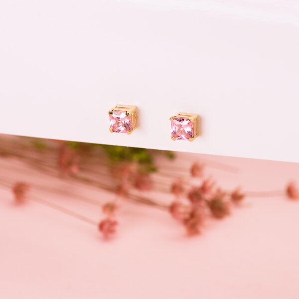 18K PENDIENTES ORO AMARILLO CUADRADOS PIEDRA COLOR ROSA 5,5 X 5,5 MM. CIERRE PRESION - Imagen 3