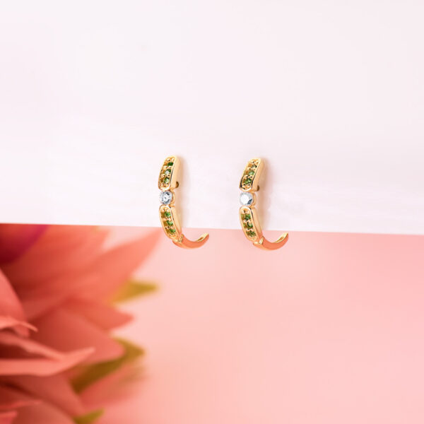18K PENDIENTES ORO AMARILLO MEDIO ARO ABIERTO CON CIRCONTIAS VERDES 16 X 3 MM. CIERRE PRESION - Imagen 2