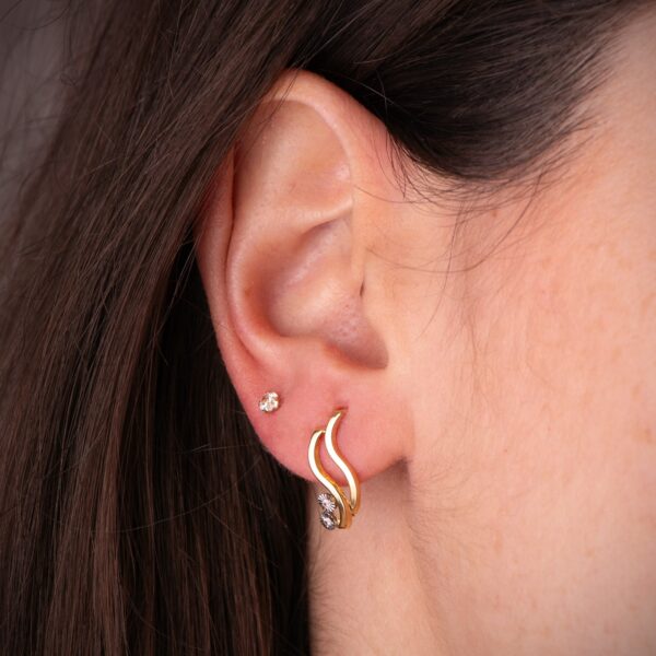 18K PENDIENTES ORO BICOLOR BANDAS Y MOTIVOS REDONDOS TALLADOS. 16 X 6,5 MM. CIERRE CATALAN - Imagen 2
