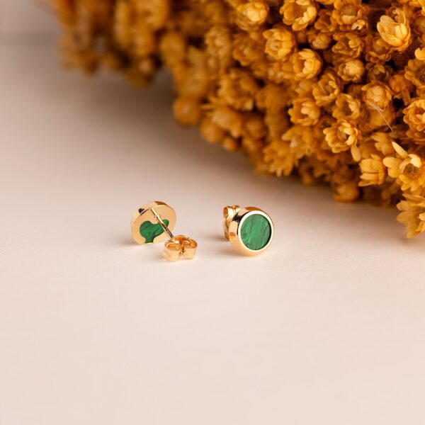 18K PENDIENTES ORO AMARILLO REDONDOS CON MALAQUITA 7 MM. CIERRE PRESION - Imagen 2