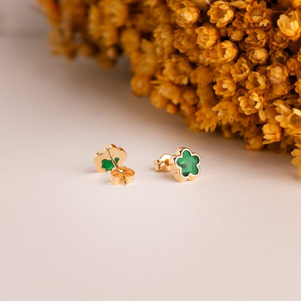 18K PENDIENTES ORO AMARILLO FLOR CON MALAQUITA 7X7 MM. CIERRE PRESION - Imagen 2