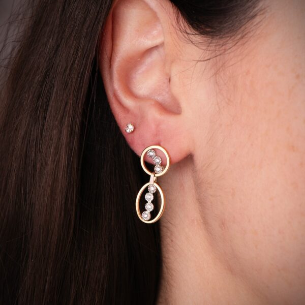 18K PENDIENTES ORO BICOLOR LARGOS DOS AROS CON CIRCONITAS. MEDIDA: 25 X 9 MM. CIERRE PRESION - Imagen 2