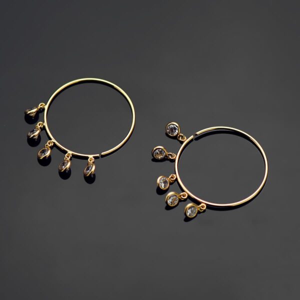 18K AROS ORO AMARILLO HILO DE 20 MM CON 5 COLGANTES CIRCONITA BLANCAS - Imagen 2