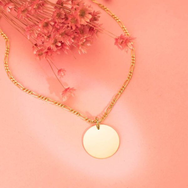 18K COLGANTE ORO AMARILLO REDONDO CON PALOMA GRABADA EN BRILLO 18 MM - Imagen 3