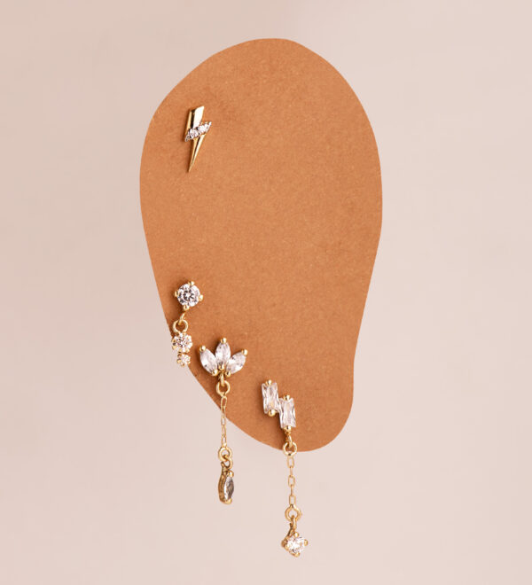18K PIERCING ORO AMARILLO RAYO CON CIRCONITAS. MEDIDA: 9X3 MM CIERRE TUERCA - Imagen 3