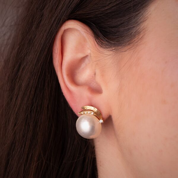 18K PENDIENTES ORO AMARILLO PERLA JAPONESA 14,5 MM. MEDIDA: 19X15 MM. CIERRE OMEGA - Imagen 2