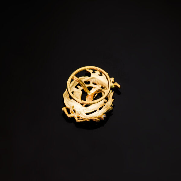 18K INSIGNIA ORO AMARILLO CIENCIAS POLITICAS Y ECONOMICAS 18 X 14 MM - Imagen 3