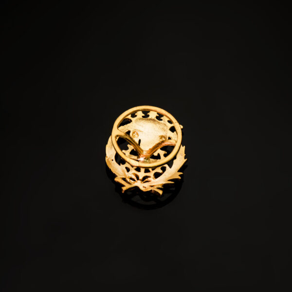 18K INSIGNIA ORO AMARILLO DELINEANTE 17 X 14 MM - Imagen 3