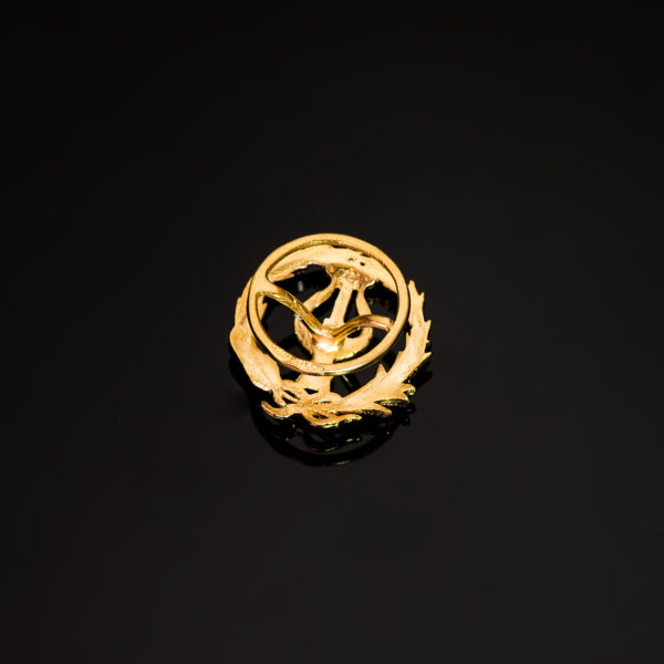 18K INSIGNIA ORO AMARILLO MUSICO 16 X 14 MM - Imagen 2
