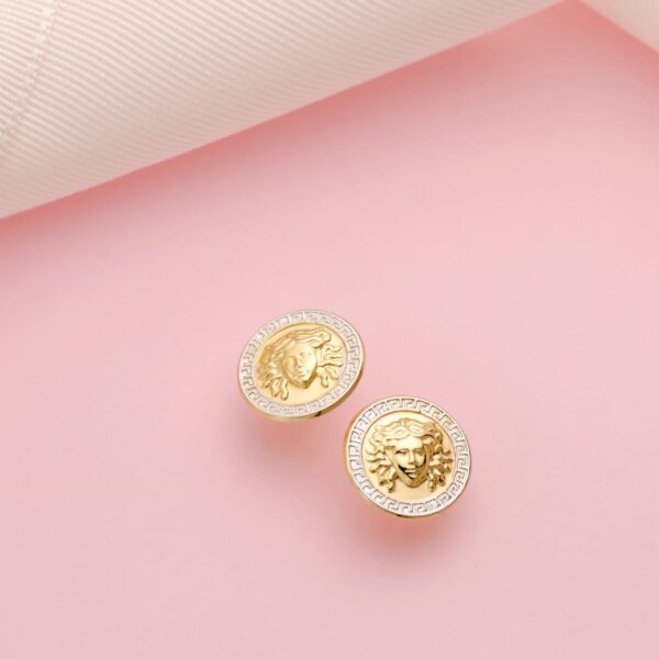 9K PENDIENTES ORO BICOLOR MEDUSA Y BORDE DE GRECA 10 MM CIERRE PRESION - Imagen 2