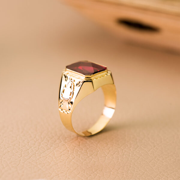 18K SELLO ORO AMARILLO CABALLERO RUBI SPINEL - Imagen 2