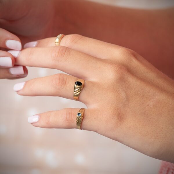 18K SOLITARIO ORO AMARILLO PEQUEÑO BEBE O MEÑIQUE CIRCONITA NEGRA OVAL 5X3MM - Imagen 3