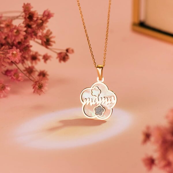 18K COLGANTE DE NACAR ORO AMARILLO FORMA DE FLOR Y MAMA CON CORAZON Y POLVO DIAMANTE 15X15MM - Imagen 2