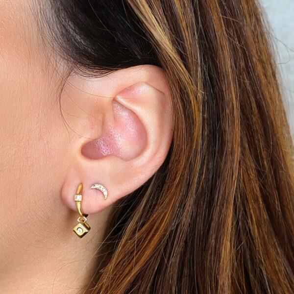 18K PENDIENTES ORO AMARILLO LUNA DIAMANTES 0.05 CTS. SI-H 7X3 MM PRESION - Imagen 2