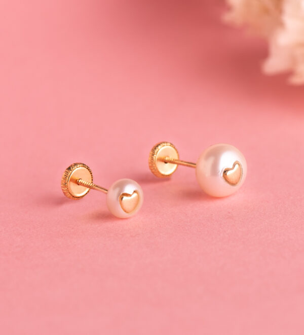 18K PENDIENTES ORO AMARILLO PERLA CON INTERIOR DE CORAZON. MEDIDA: 7 MM. CIERRE TUERCA - Imagen 2