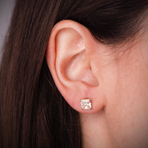 18K PENDIENTES ORO AMARILLO CIRCONITA CUADRADA CON 4 GARRAS. ANCHO: 6MM. CIERRE TUERCA - Imagen 2