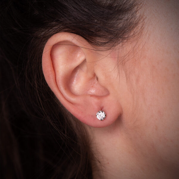 18K PENDIENTES ORO BLANCO 4 GARRAS CON CIRCONITA. ANCHO: 5 MM CIERRE PRESION - Imagen 2