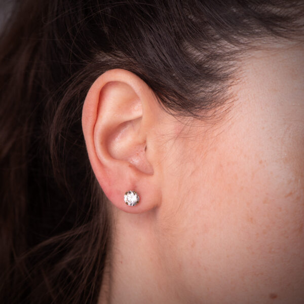 18K PENDIENTES ORO AMARILLO 4 GARRAS CON CIRCONITA. ANCHO: 6 MM CIERRE TUERCA - Imagen 2
