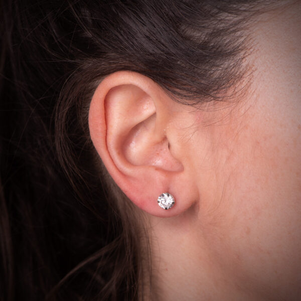 18K PENDIENTES ORO BLANCO 4 GARRAS CON CIRCONITA. ANCHO: 6 MM CIERRE TUERCA - Imagen 2
