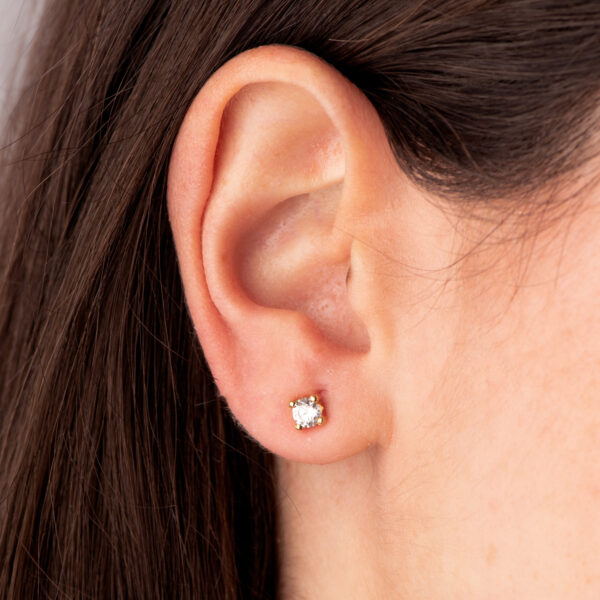 18K PENDIENTES ORO AMARILLO CIRCONITA 4MM CON 4 GARRAS. ANCHO: 4,5 MM. CIERRE TUERCA - Imagen 2