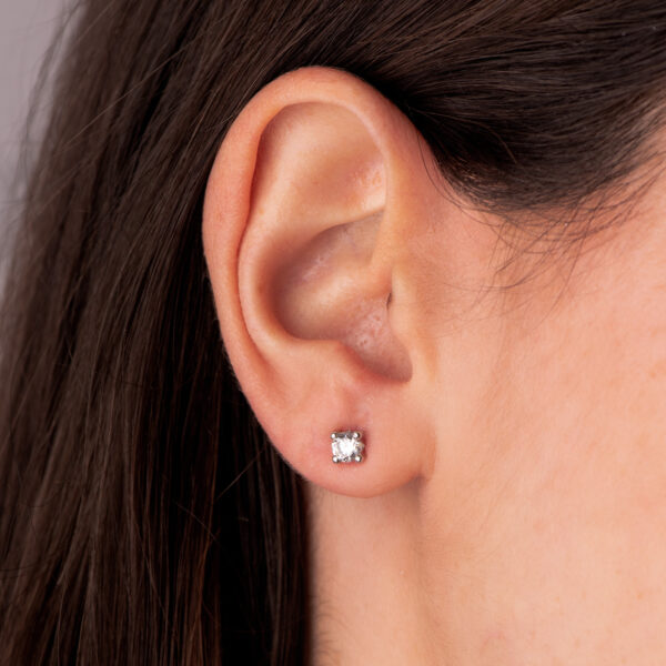18K PENDIENTES ORO BLANCO CIRCONITA 4MM CON 4 GARRAS. ANCHO: 4,5 MM. CIERRE TUERCA - Imagen 2