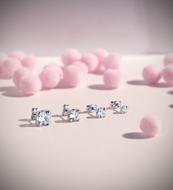 18K PENDIENTES ORO BLANCO CIRCONITA 3MM CON 4 GARRAS. ANCHO: 3,5 MM. CIERRE PRESION - Imagen 3