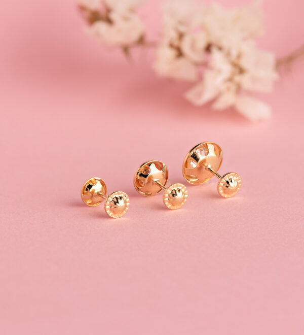 18K PENDIENTES ORO AMARILLO REDONDOS ORLA TALLADA CIRCONITA. MEDIDA: 5,5MM CIERRE TUERCA - Imagen 3