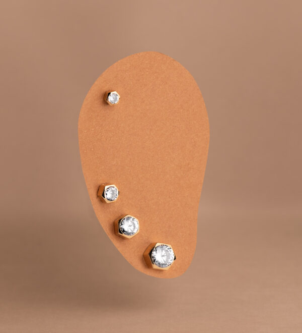 18K PENDIENTES ORO AMARILLO HEXAGONO CON CIRCONITA. MEDIDA: 5 X 4,5 MM. CIERRE TUERCA - Imagen 2