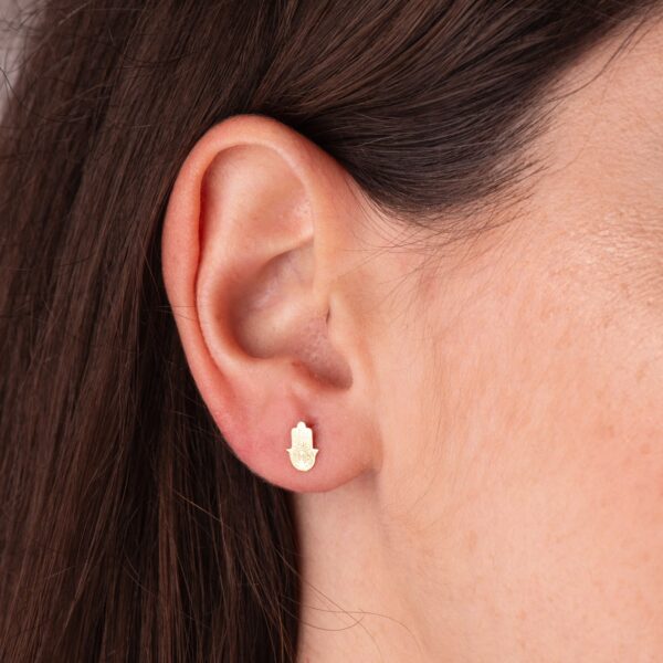 18K PENDIENTES ORO AMARILLO MANO DE FATIMA RELIEVE 7 X 5 MM. CIERRE PRESION - Imagen 2