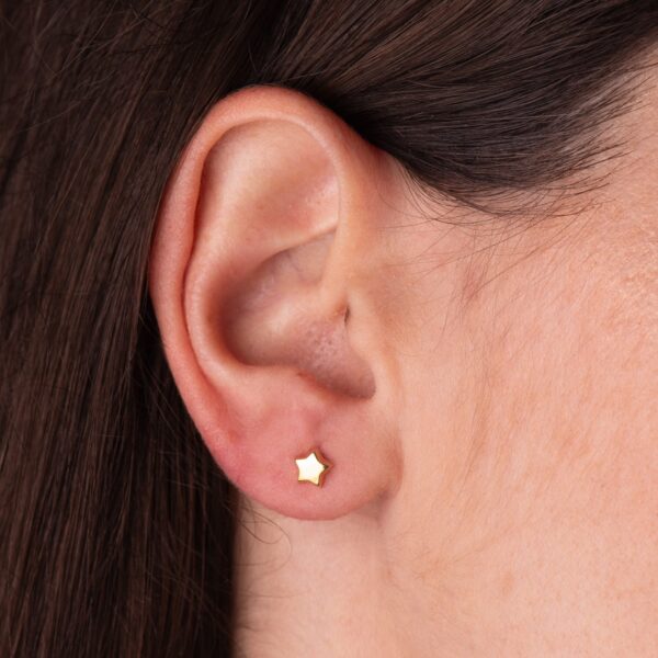 18K PENDIENTES ORO AMARILLO ESTRELLA LISA 5,5 X 5,5 MM. CIERRE TUERCA - Imagen 2