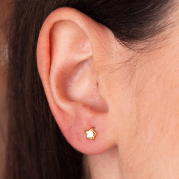 18K PENDIENTES ORO AMARILLO ESTRELLA CONCAVO EN BRILLO 5X5 MM. CIERRE TUERCA - Imagen 2