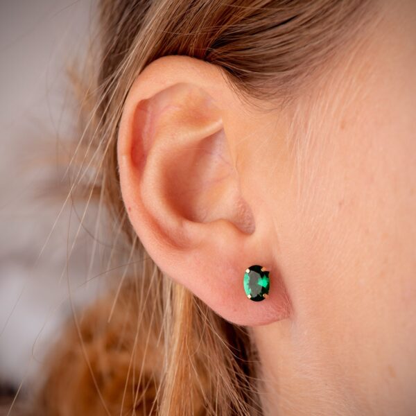 18K PENDIENTES ORO AMARILLO OVAL PIEDRA VERDE 7 X 5 MM. CIERRE PRESION - Imagen 2