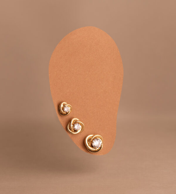 18K PENDIENTES ORO AMARILLO NUDO CON CIRCONITA. MEDIDA: 7X7 MM. CIERRE PRESION - Imagen 2